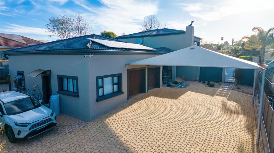 5 Bedroom Property for Sale in Bergsig Western Cape